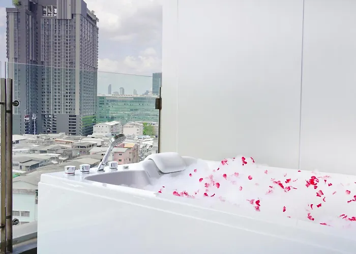 Valia Sukhumvit 24 By Kingston Hotel