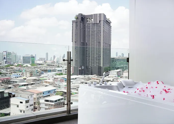 Valia Sukhumvit 24 By Kingston Отель